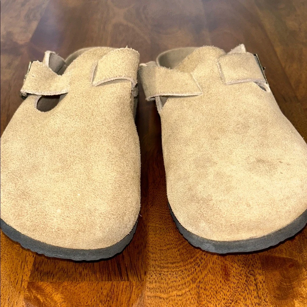 Guoloufei leather suede clogs 8/ 8.5 Men's Beige Slip-On women’s 10/10.5